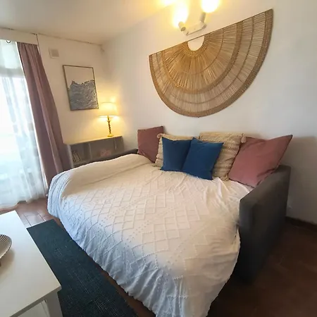 & Peaceful Garden - 1 Bed With Swimming Pool Appartement