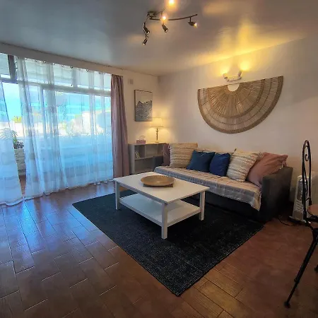 & Peaceful Garden - 1 Bed With Swimming Pool Appartement