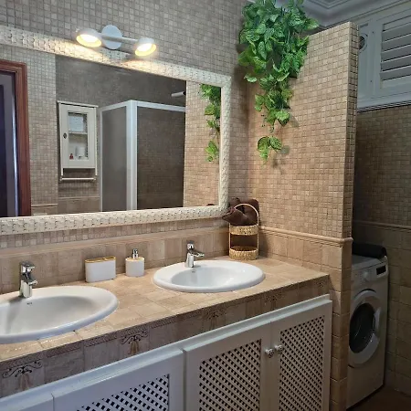 & Peaceful Garden - 1 Bed With Swimming Pool