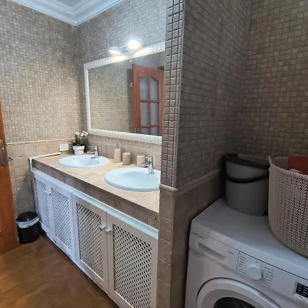 & Peaceful Garden - 1 Bed With Swimming Pool