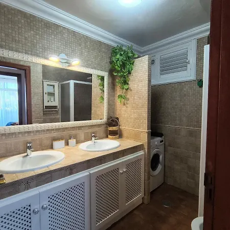 & Peaceful Garden - 1 Bed With Swimming Pool
