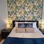 & Peaceful Garden - 1 Bed With Swimming Pool アパート