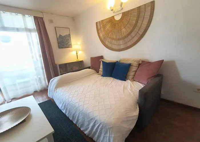 & Peaceful Garden - 1 Bed With Swimming Pool Διαμέρισμα