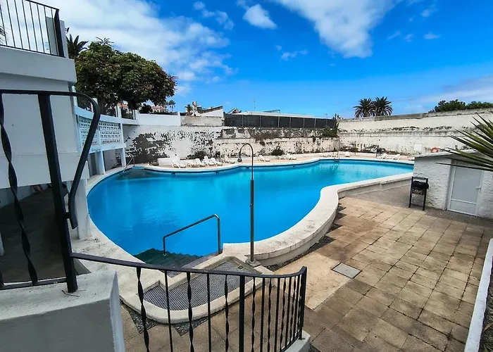 & Peaceful Garden - 1 Bed With Swimming Pool