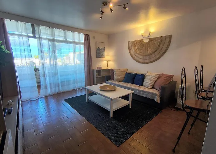 & Peaceful Garden - 1 Bed With Swimming Pool Διαμέρισμα