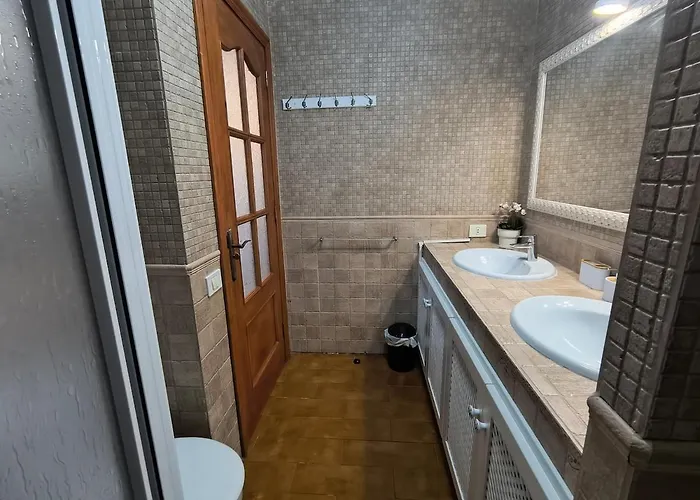 & Peaceful Garden - 1 Bed With Swimming Pool *