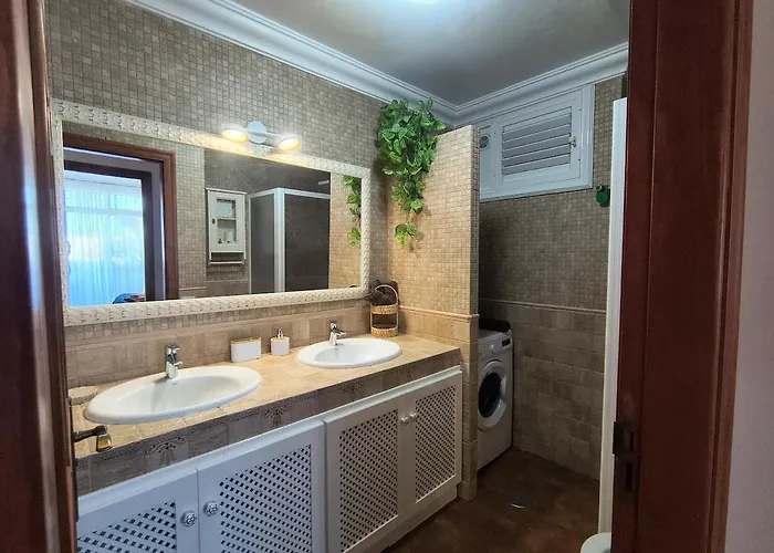 & Peaceful Garden - 1 Bed With Swimming Pool