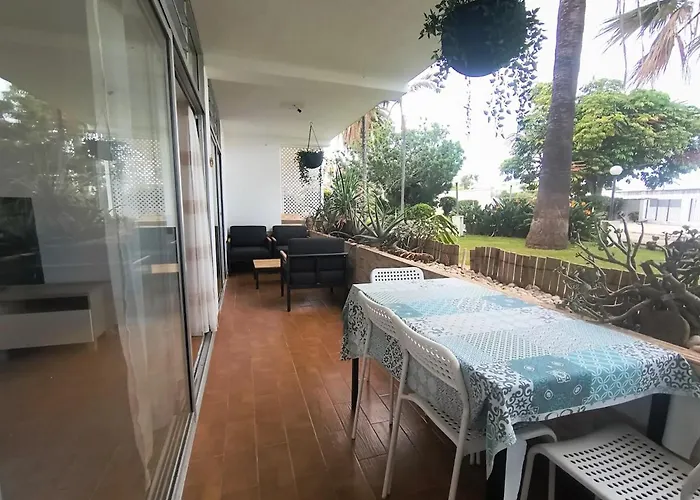 & Peaceful Garden - 1 Bed With Swimming Pool