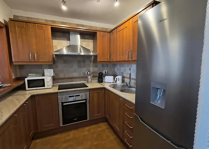 & Peaceful Garden - 1 Bed With Swimming Pool