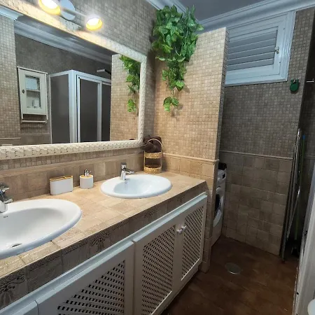 & Peaceful Garden - 1 Bed With Swimming Pool